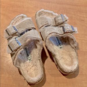 Arizona Birks - with Fur. Lightly worn. A few times. Not my style lightly worn